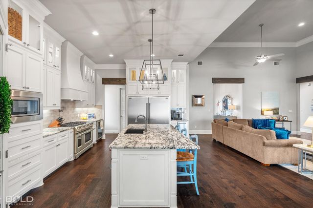 410 Oakwood Trace Court, Shreveport, LA 71106