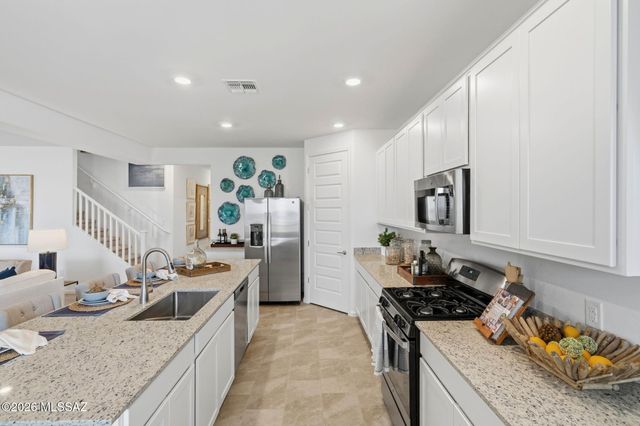 8189 S Charles Young Way, Tucson, AZ 85747
