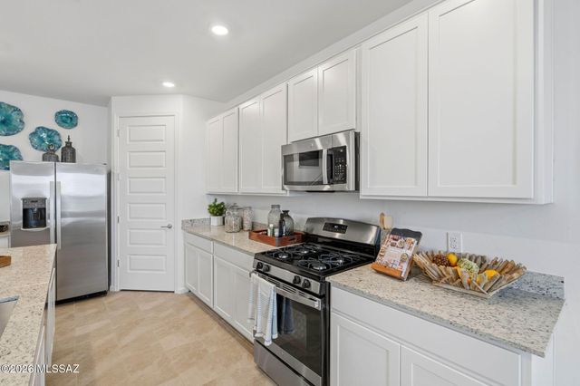 8189 S Charles Young Way, Tucson, AZ 85747