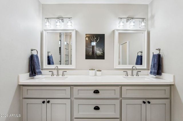 6431 E Sheridan Street, Scottsdale, AZ 85257