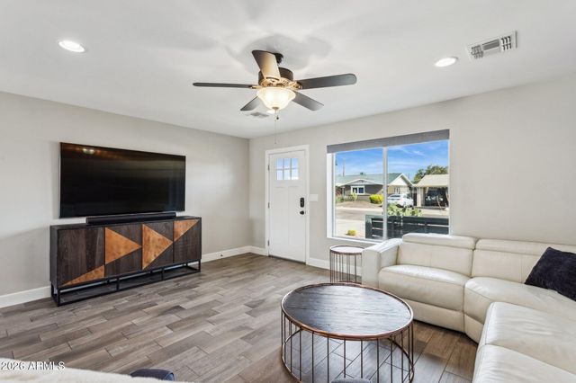 6431 E Sheridan Street, Scottsdale, AZ 85257