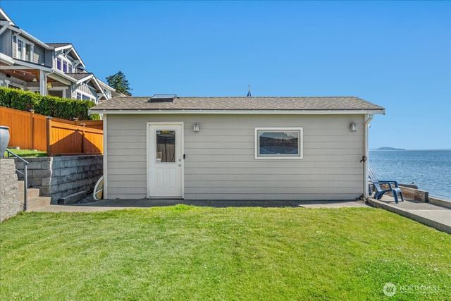 1920 Day Island Boulevard W, University Place, WA 98466