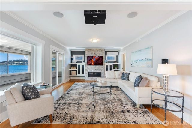 1920 Day Island Boulevard W, University Place, WA 98466