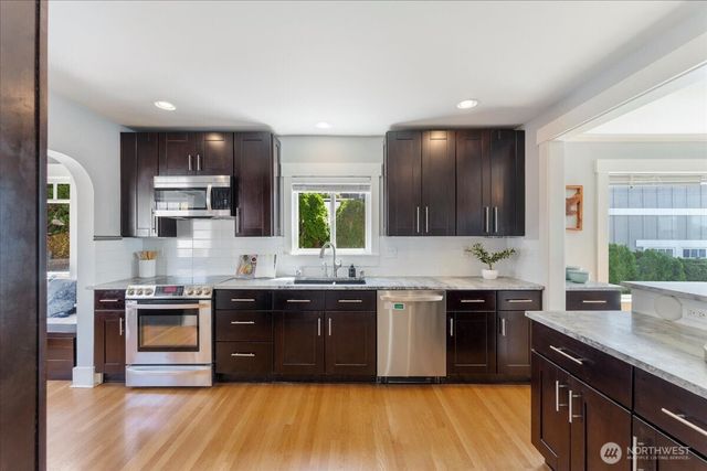 1920 Day Island Boulevard W, University Place, WA 98466