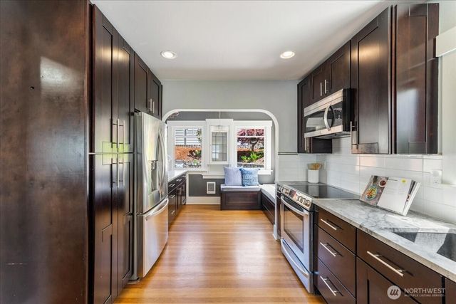 1920 Day Island Boulevard W, University Place, WA 98466