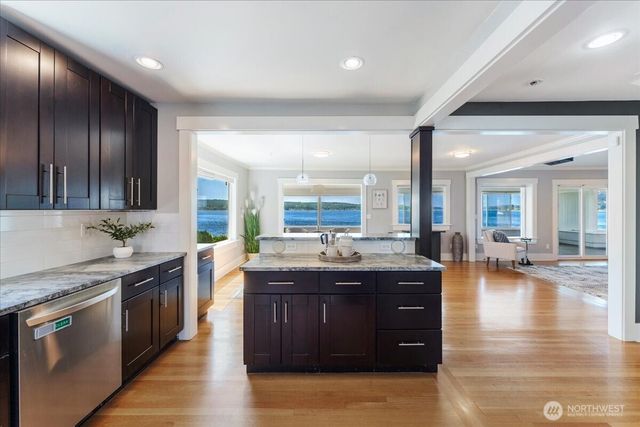 1920 Day Island Boulevard W, University Place, WA 98466