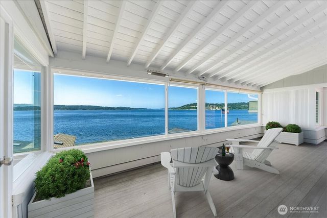 1920 Day Island Boulevard W, University Place, WA 98466