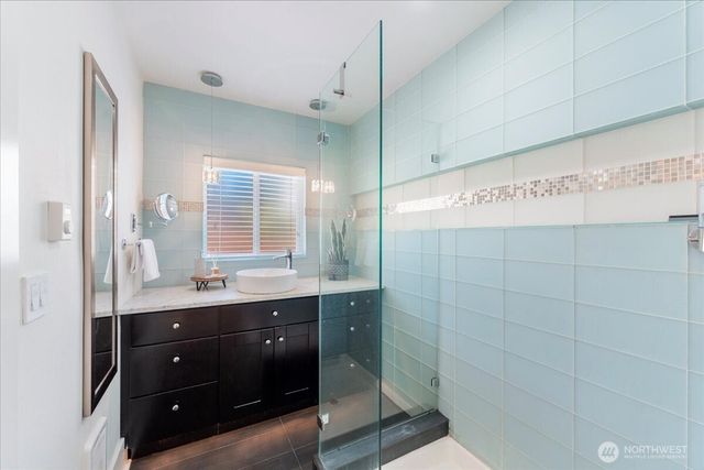 1920 Day Island Boulevard W, University Place, WA 98466