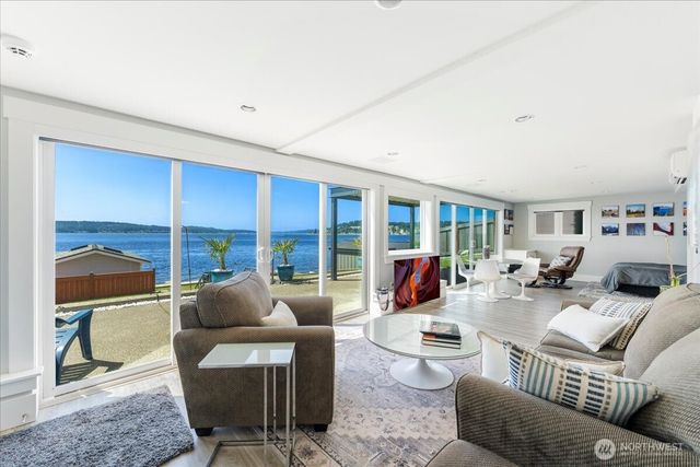 1920 Day Island Boulevard W, University Place, WA 98466
