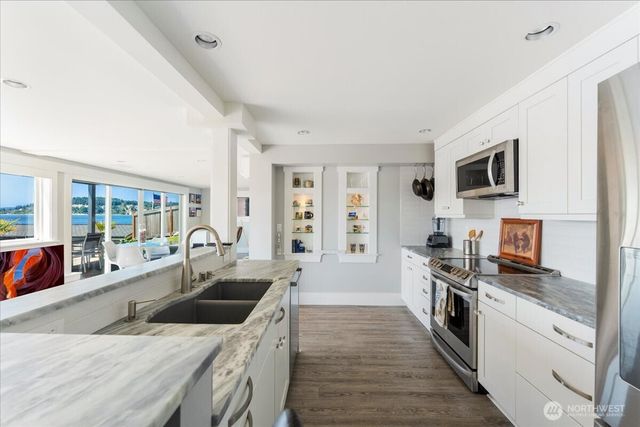 1920 Day Island Boulevard W, University Place, WA 98466