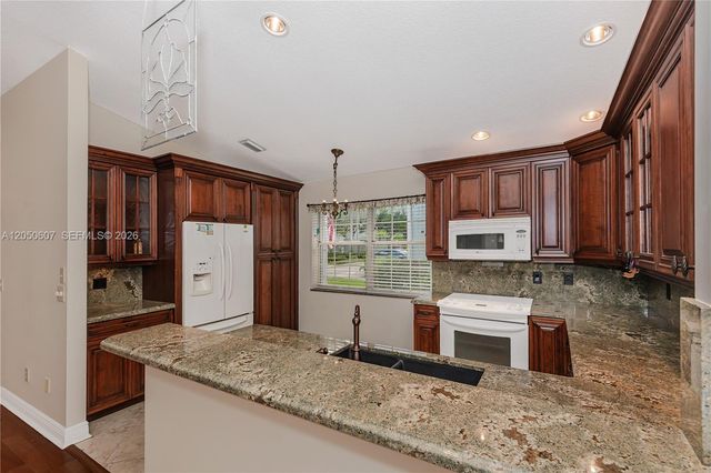 9852 NW 9th Ct, Plantation, FL 33324