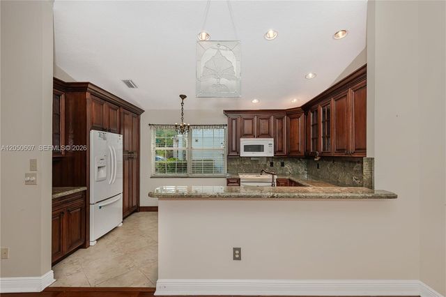 9852 NW 9th Ct, Plantation, FL 33324