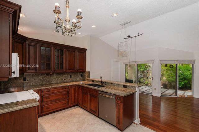 9852 NW 9th Ct, Plantation, FL 33324