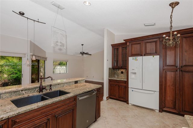 9852 NW 9th Ct, Plantation, FL 33324