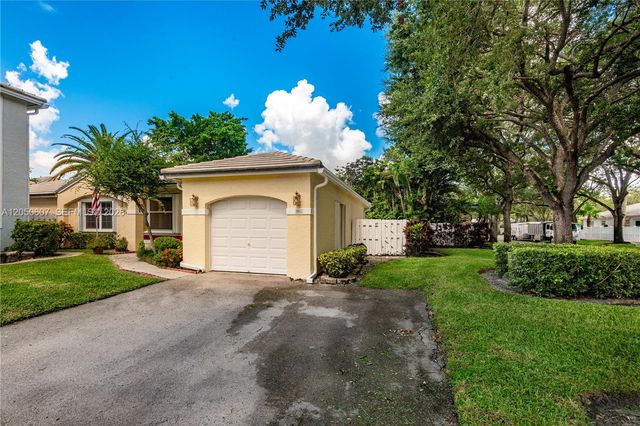 9852 NW 9th Ct, Plantation, FL 33324