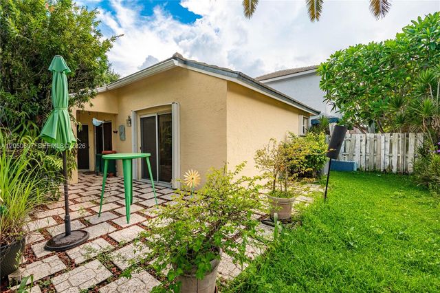9852 NW 9th Ct, Plantation, FL 33324