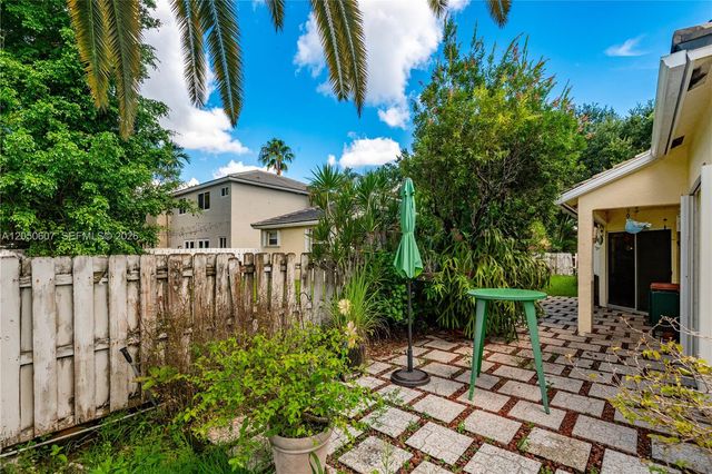 9852 NW 9th Ct, Plantation, FL 33324