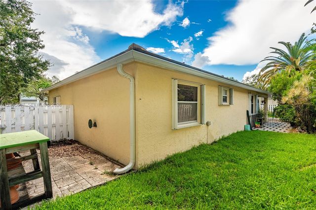9852 NW 9th Ct, Plantation, FL 33324