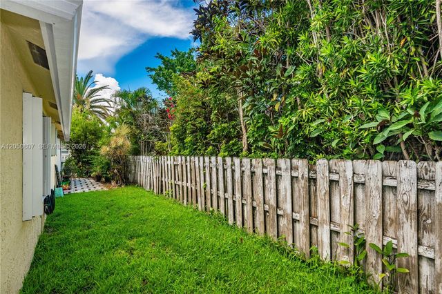 9852 NW 9th Ct, Plantation, FL 33324