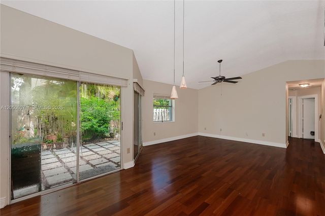 9852 NW 9th Ct, Plantation, FL 33324