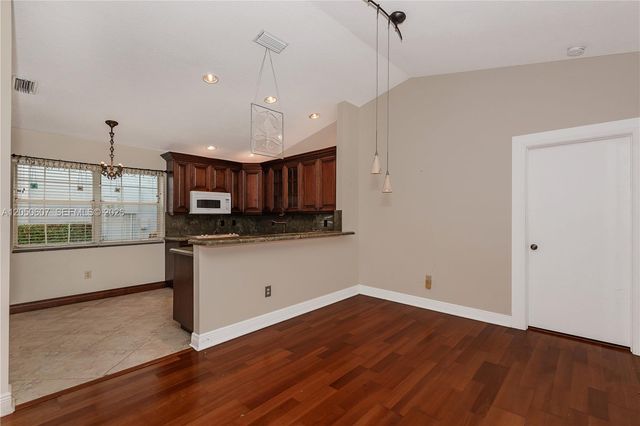 9852 NW 9th Ct, Plantation, FL 33324