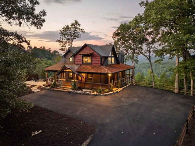 13 Hope Drive, Blue Ridge, GA 30513