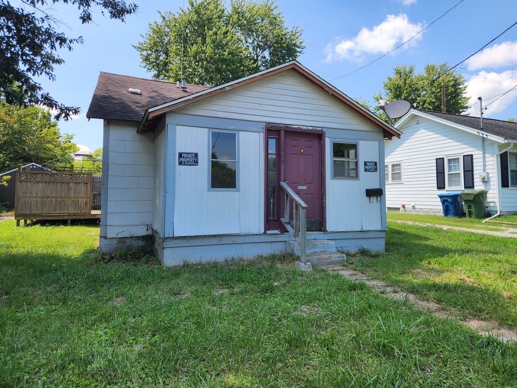 Image 1 of property listing at 1009 S 20th Street, Mt Vernon, IL 62864