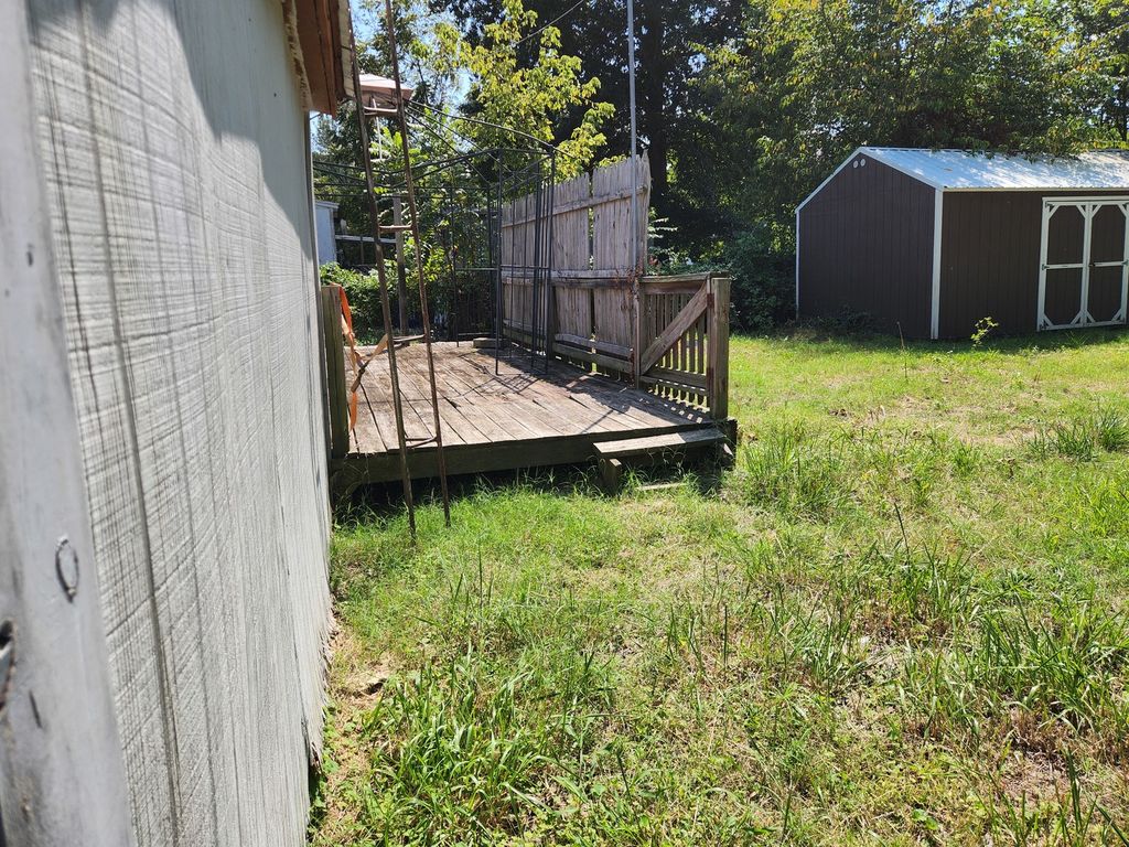 Image 16 of property listing at 1009 S 20th Street, Mt Vernon, IL 62864