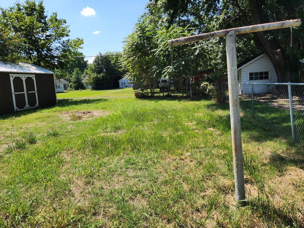 Image 17 of property listing at 1009 S 20th Street, Mt Vernon, IL 62864