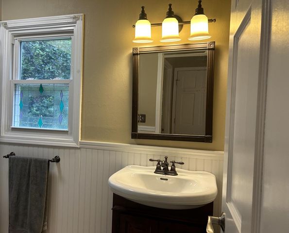 W330N5570 Linden CIRCLE E, Nashotah, WI 53058