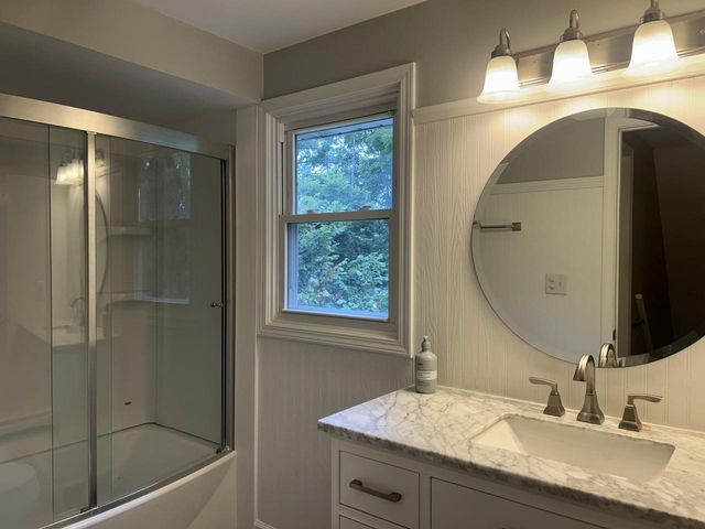 W330N5570 Linden CIRCLE E, Nashotah, WI 53058