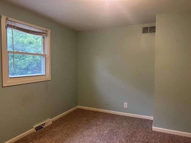 W330N5570 Linden CIRCLE E, Nashotah, WI 53058