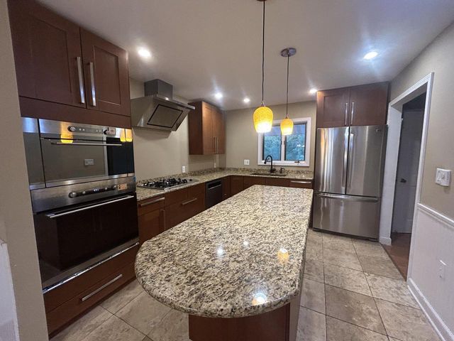 W330N5570 Linden CIRCLE E, Nashotah, WI 53058