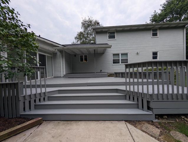 W330N5570 Linden CIRCLE E, Nashotah, WI 53058