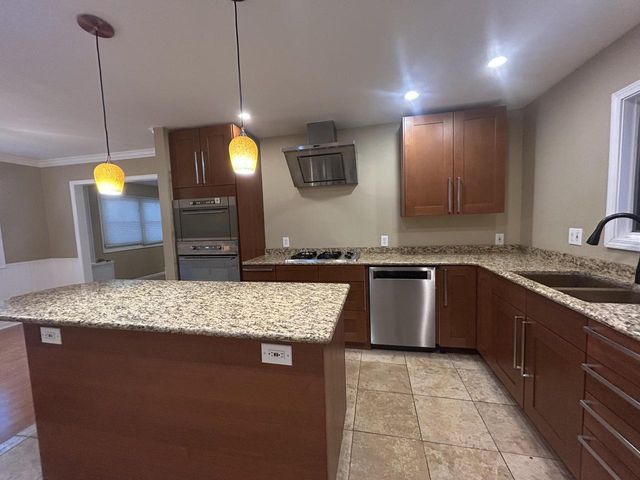 W330N5570 Linden CIRCLE E, Nashotah, WI 53058