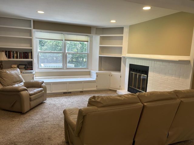 W330N5570 Linden CIRCLE E, Nashotah, WI 53058
