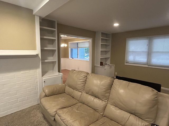 W330N5570 Linden CIRCLE E, Nashotah, WI 53058