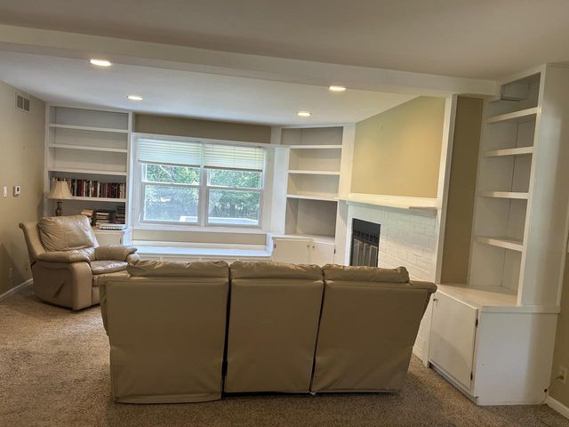 W330N5570 Linden CIRCLE E, Nashotah, WI 53058