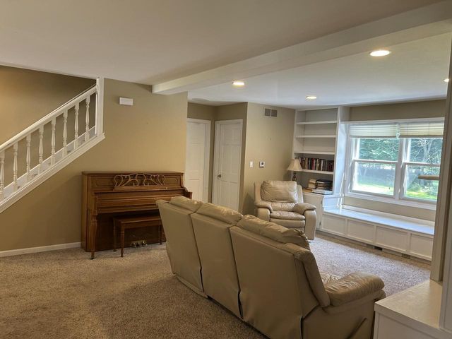 W330N5570 Linden CIRCLE E, Nashotah, WI 53058