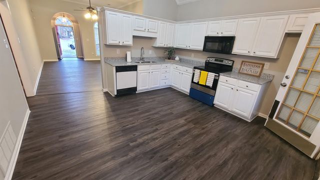 8677 S ASHLEY GLEN CIR, Memphis, TN 38018