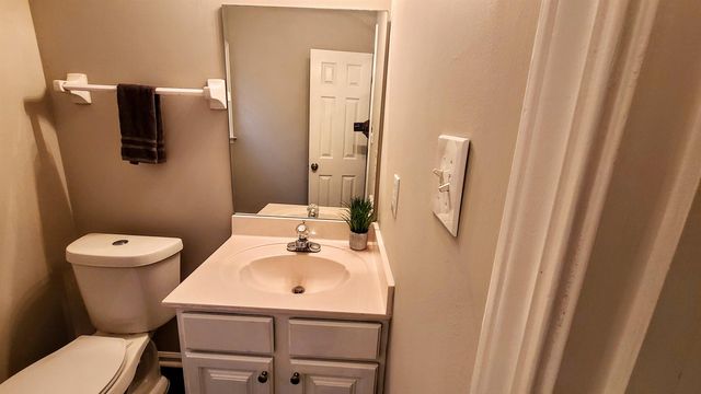 8677 S ASHLEY GLEN CIR, Memphis, TN 38018