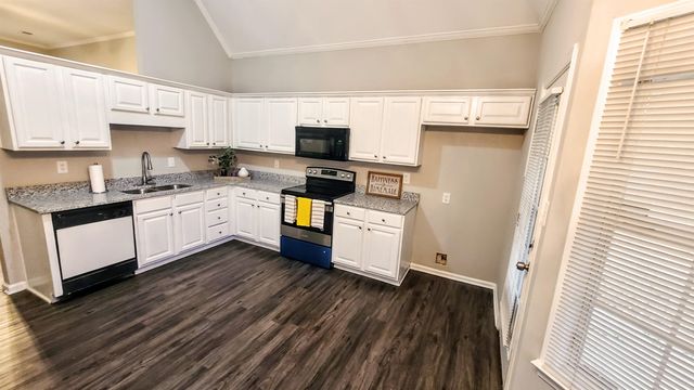 8677 S ASHLEY GLEN CIR, Memphis, TN 38018