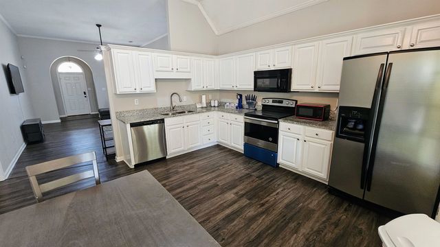 8677 S ASHLEY GLEN CIR, Memphis, TN 38018