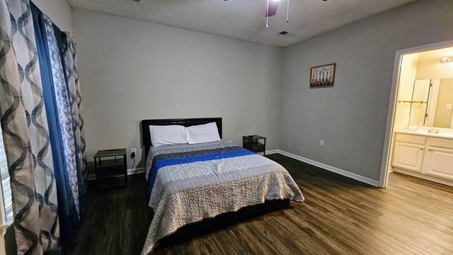 8677 S ASHLEY GLEN CIR, Memphis, TN 38018