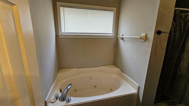 8677 S ASHLEY GLEN CIR, Memphis, TN 38018