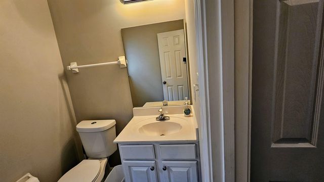 8677 S ASHLEY GLEN CIR, Memphis, TN 38018