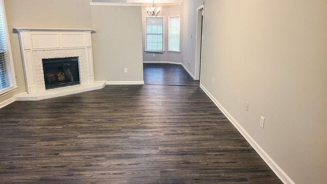 8677 S ASHLEY GLEN CIR, Memphis, TN 38018