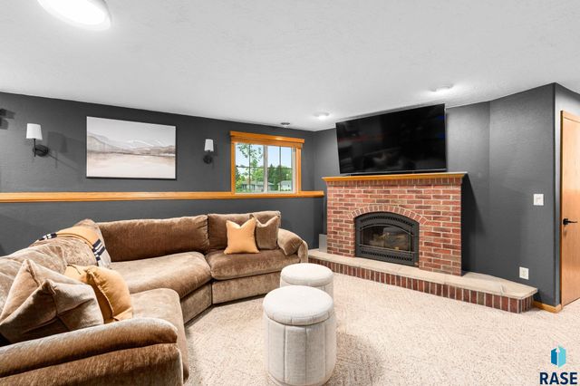 6216 W 61st St Street, Sioux Falls, SD 57106
