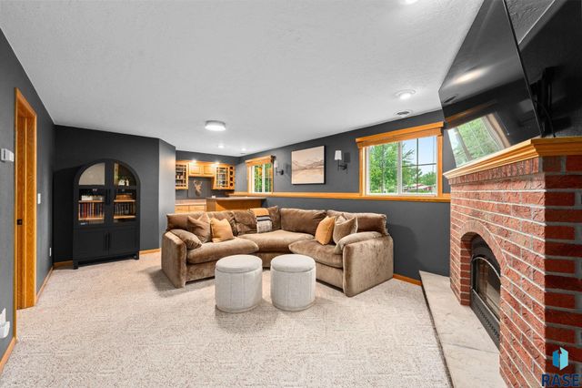 6216 W 61st St Street, Sioux Falls, SD 57106