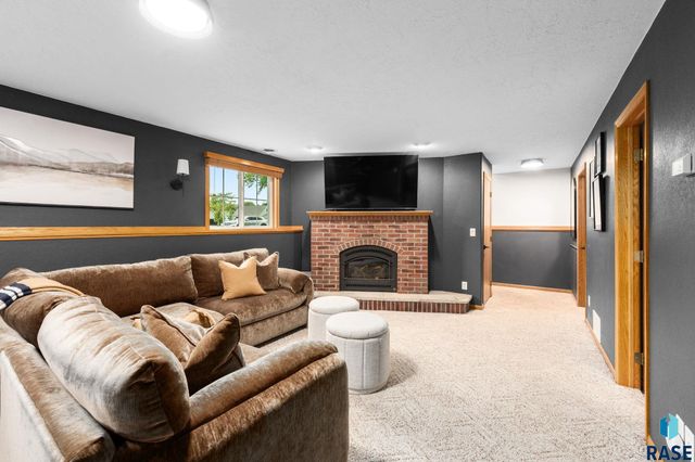 6216 W 61st St Street, Sioux Falls, SD 57106